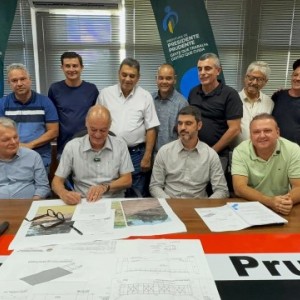 Prefeito assina ordem de serviço para construção de nova ponte de concreto no bairro Timburi